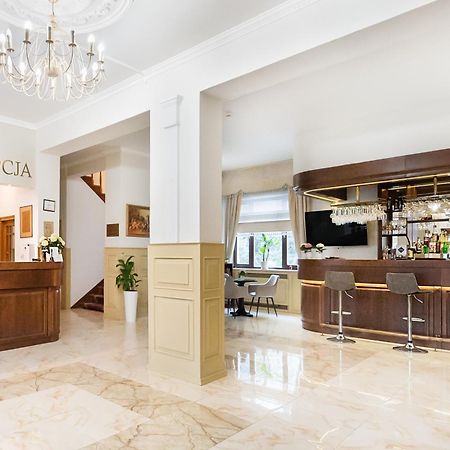 Hotel Arkadia Varşovia Exterior foto